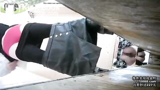 spy camera asian girl pee and shit.video_1345