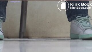 spy camera asian girl pee and shit.video_1339