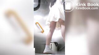 spy camera asian girl pee and shit.video_1320