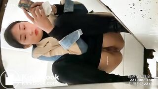 spy camera asian girl pee and shit.video_1347