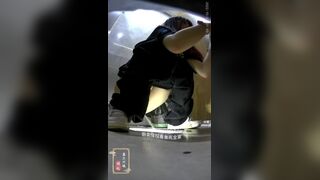 spy camera asian girl pee and shit.video_1252