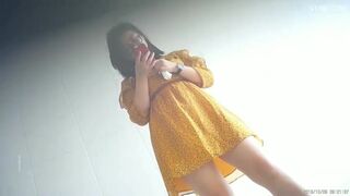 spy camera asian girl pee and shit.video_1368