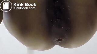 Japanese woman's toilet scene - video 89