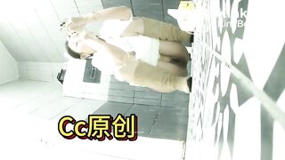 spy camera asian girl pee and shit.video_1274