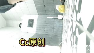 spy camera asian girl pee and shit.video_1274