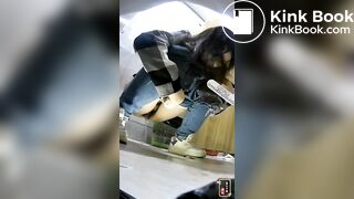 spy camera asian girl pee and shit.video_1251