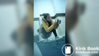 spy camera asian girl pee and shit.video_1310