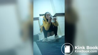 spy camera asian girl pee and shit.video_1310