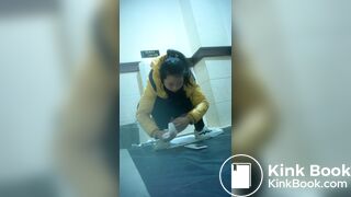 spy camera asian girl pee and shit.video_1310