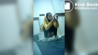 spy camera asian girl pee and shit.video_1310