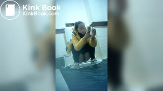 spy camera asian girl pee and shit.video_1310