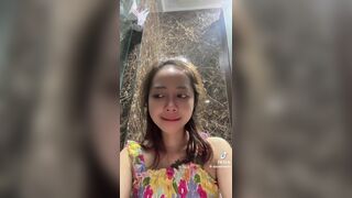 Girl record herself pooping