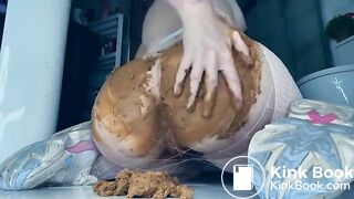 3 times scat smearing on the buttocks..