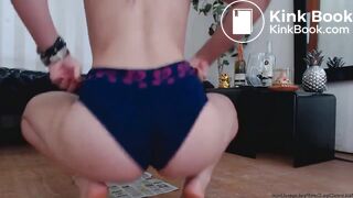 Hot girl pissing and shitting - video 5
