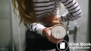 Ragazza con la diarrea parte 3