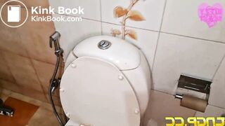 Girl does a massive log that clogs the toilet