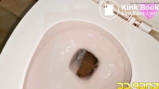 Girl does a massive log that clogs the toilet
