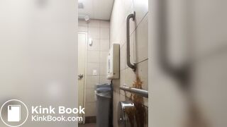 Perra no aguantaba más y su culo le pedia expulsar