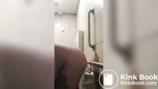 Perra no aguantaba más y su culo le pedia expulsar