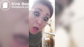 Perra no aguantaba más y su culo le pedia expulsar