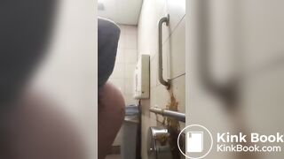 Perra no aguantaba más y su culo le pedia expulsar