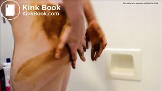 She spreads her ass and smears her shit onto her pussy