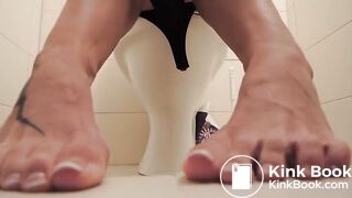 Girl pooping on toilet - video 72