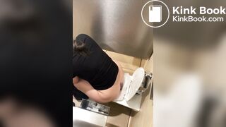 A girl was spied on while shitting in a shopping mall b