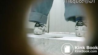 spy camera asian girl pee and shit.video_913