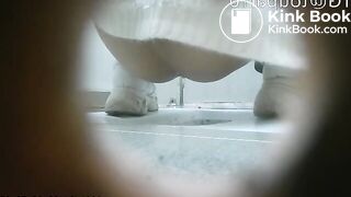 spy camera asian girl pee and shit.video_913