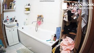 Some plops from beautiful women