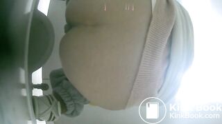 spy camera asian girl pee and shit.video_894