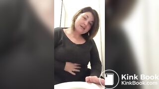 Milf pooping on toilet - video 3