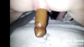 Hot girl shitting on the bed