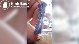 Hot girls kissing and shitting