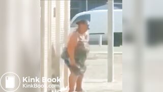 Cagando en la calle - video 2