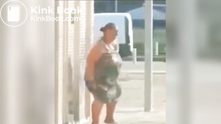 Cagando en la calle - video 2