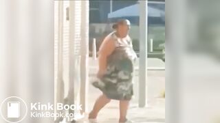 Cagando en la calle - video 2