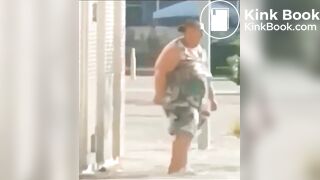 Cagando en la calle - video 2