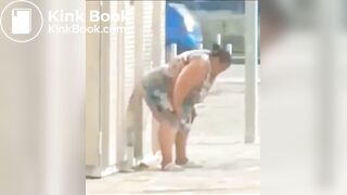 Cagando en la calle - video 2