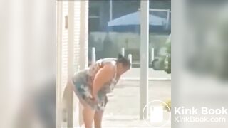 Cagando en la calle - video 2