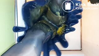 BlueGirl70 Upskirt Poop