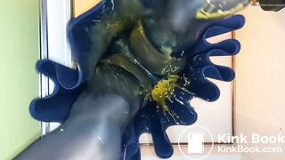 BlueGirl70 Upskirt Poop