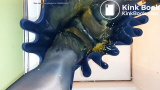 BlueGirl70 Upskirt Poop