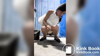 spy camera asian girl pee and shit.video_755