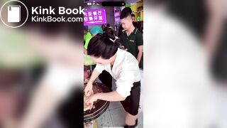 美女直播肚子疼