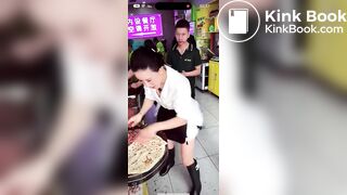 美女直播肚子疼