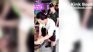 美女直播肚子疼