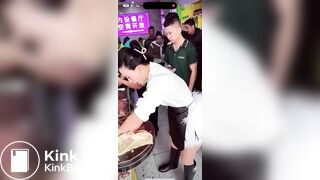 美女直播肚子疼