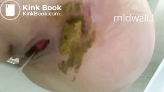 Sexy lady shits - video 3